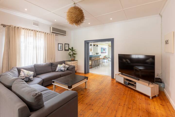 Family house with pool gallery image 4