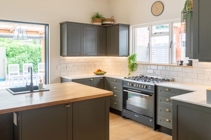 Family house with pool gallery image 3