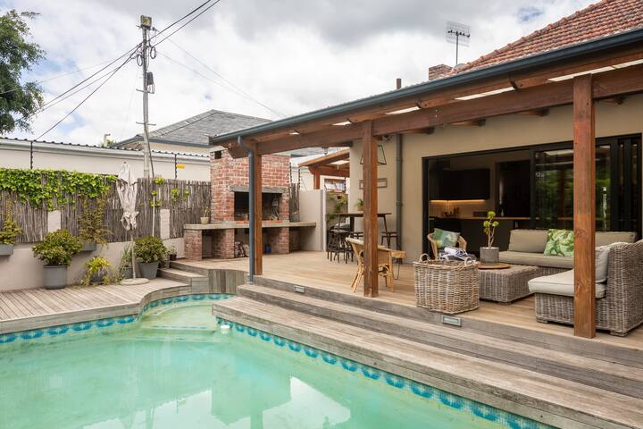 Family house with pool gallery image 5