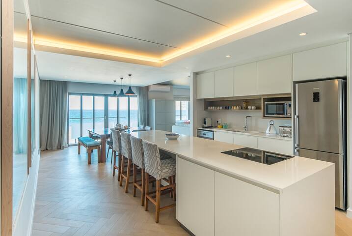 Spotless, Chic Apartment with Sea View gallery image 2