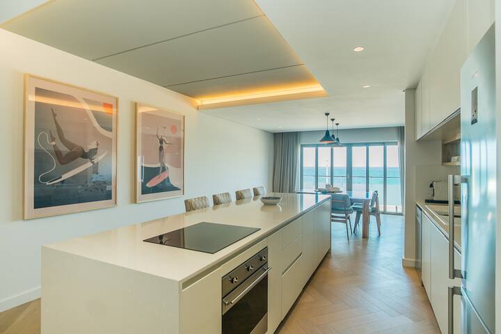 Spotless, Chic Apartment with Sea View gallery image 4