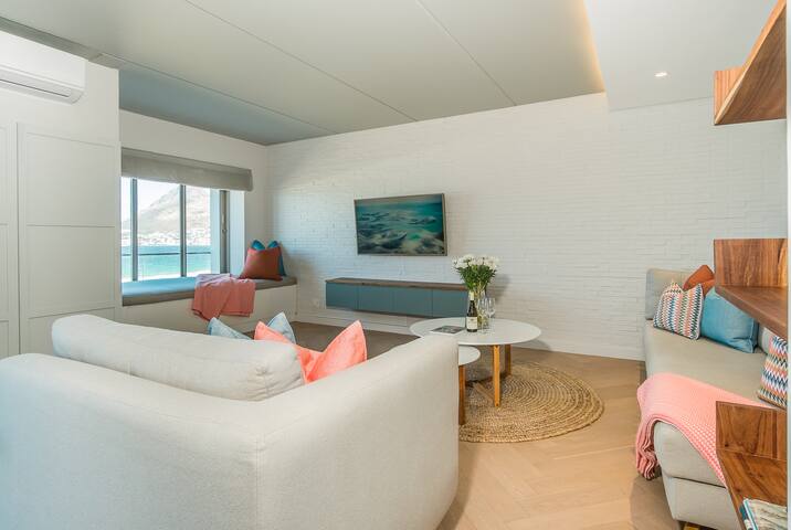 Spotless, Chic Apartment with Sea View gallery image 5