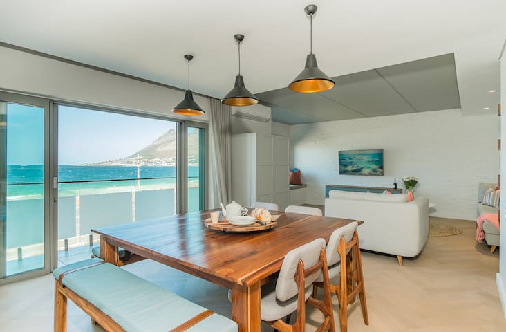 Spotless, Chic Apartment with Sea View