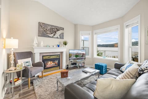 Oceanfront Beach House:Beach Access, Hot Tub & BBQ