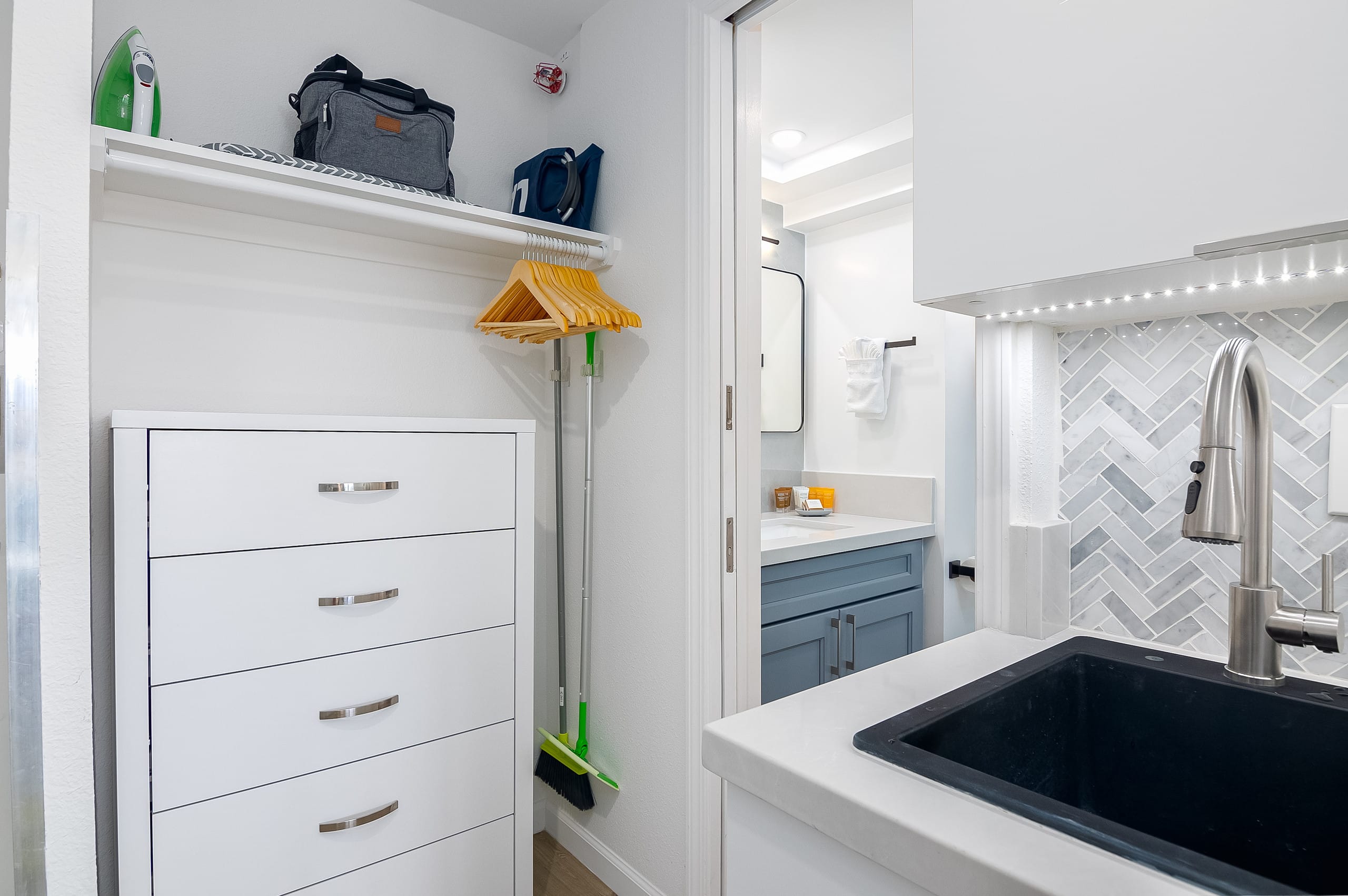 Condo in Honolulu · ★5.0 · Studio · 2 beds · 1 private bath - Image 8