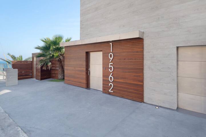 Malibu Beach Secluded Retreat gallery image 5