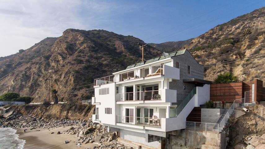 Malibu Beach Secluded Retreat gallery image 4