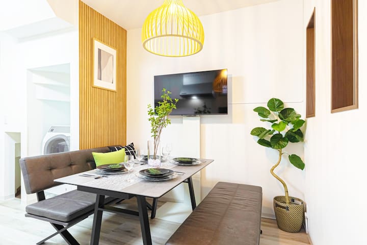 Disney nearby! 4bedroom family with airport access