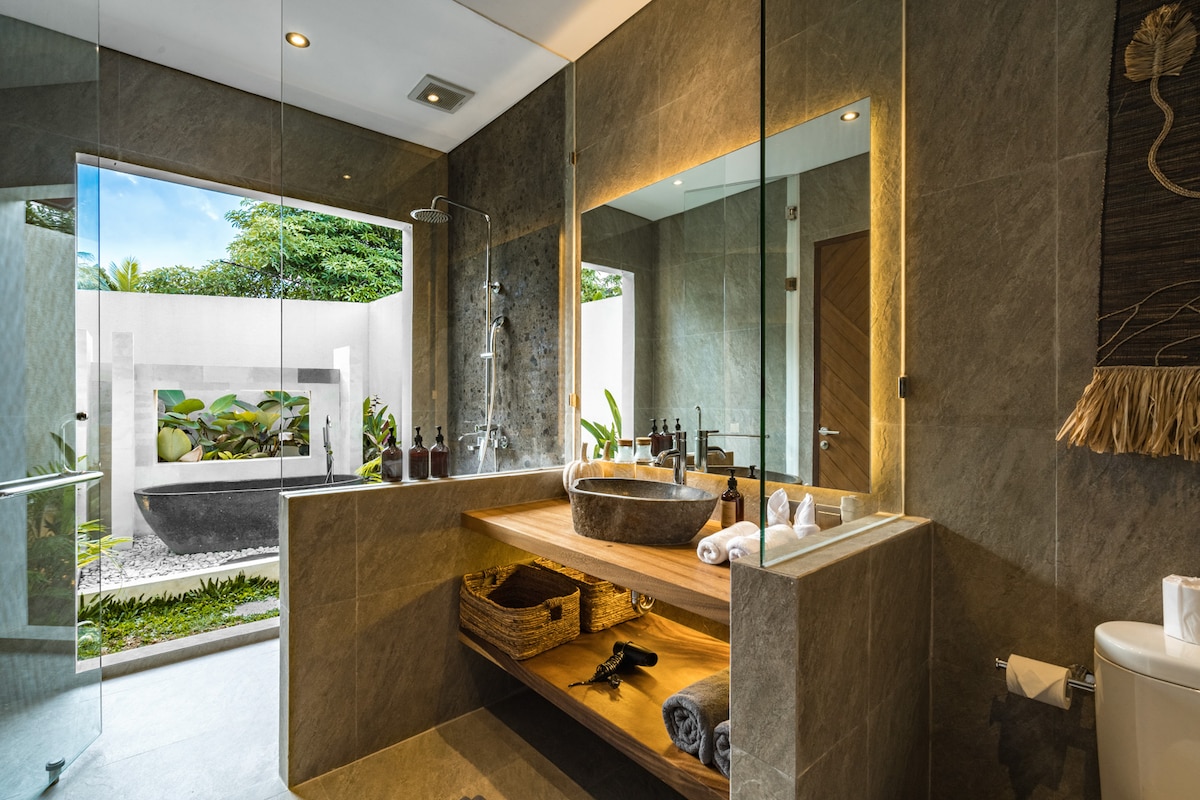 Villa Ricarda: 3BR Jungle View, Yoga Space in Ubud 19