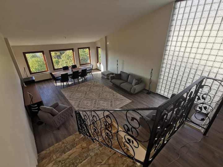 Villainn
8+2 Odalı Doğanın Içinde Villa - Бурса