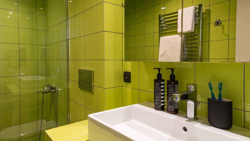 Three bedroom apartment gallery image 4