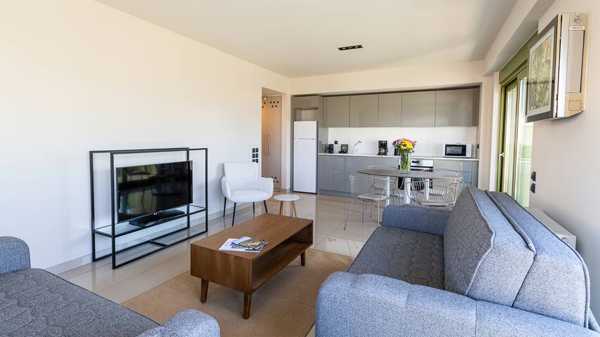 Three bedroom apartment gallery image 5