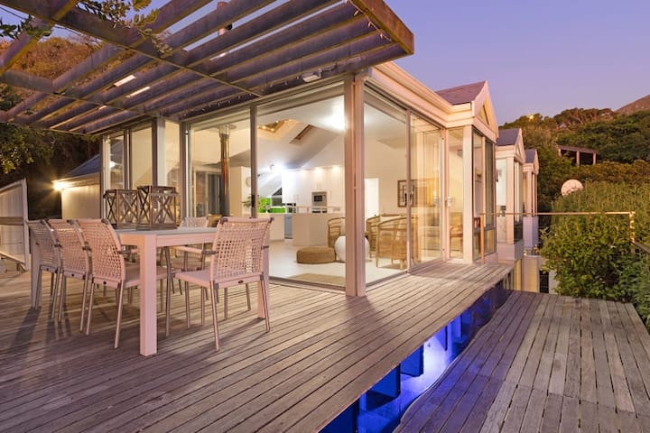 GlenBeachBungalow with Direct Beach Access