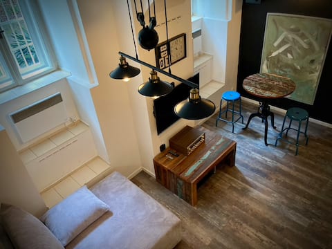 Charming Basement Apartment at Castle Hill