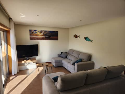Successful Airbnb property: Family Villa: Pool, Yard, Games, Near Beach in Alcantarilha