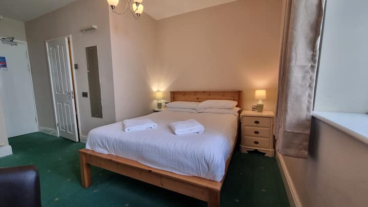 Queensbridge Hotel Double Room - 에버리스트위스