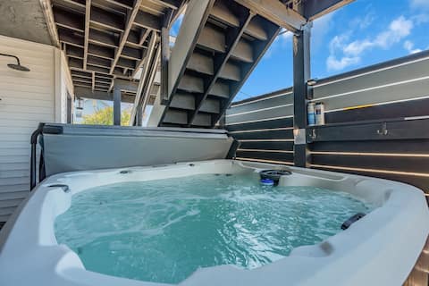 Hot Tub | Game Room | Deeply cleaned | EV Charger