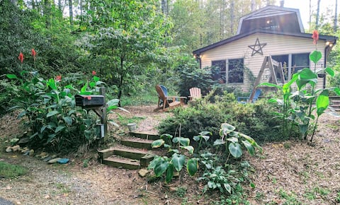 Hiawassee Hillside Hideaway