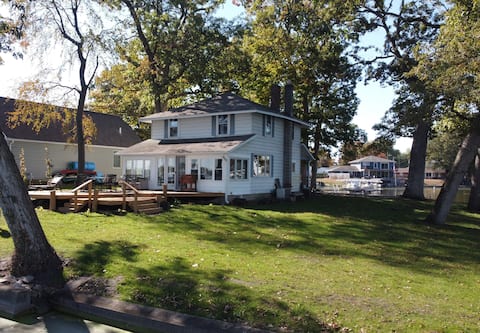 Wenopa (Two Moons) on a Lake Manitou Peninsula
