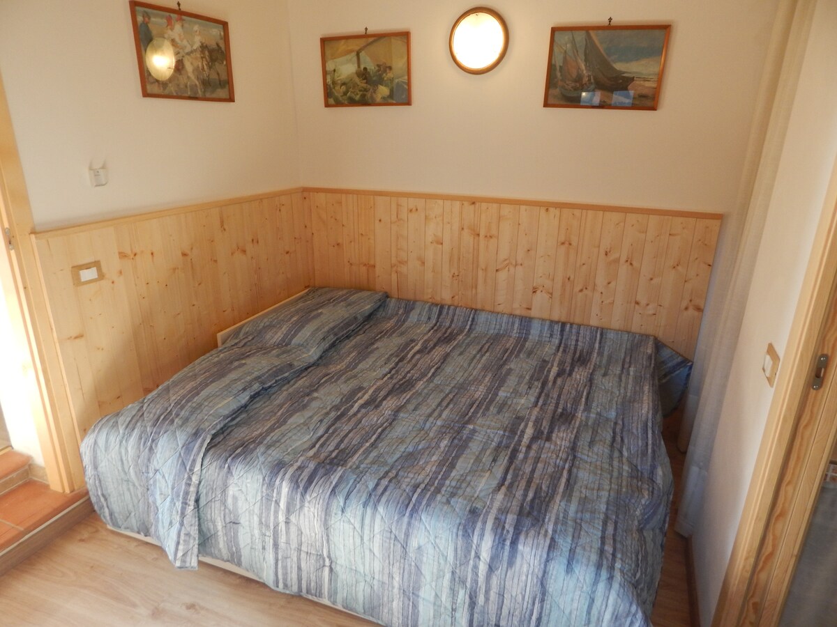 Спалня № 1 - единично или двойно легло на първия етаж.