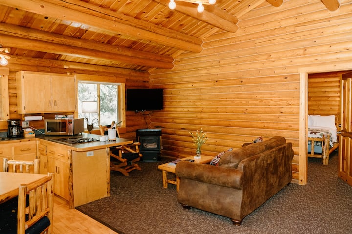Aspen Queen Pet-friendly Suite - Columbia Falls, MT