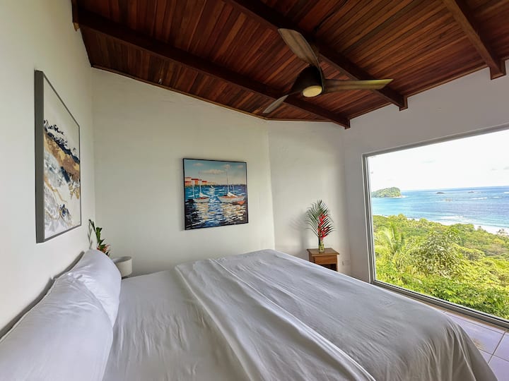 להתעורר לנופים ללא הפרעה לים דרך חלון תמונה מדהים - החופשה שלכם מנואל אנטוניו מתחילה כאן.