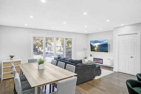 Luxury Estate+Renovated 5 BD+65"