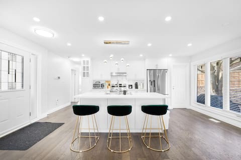 Luxury Estate+Renovated 5 BD+65"