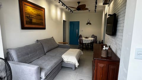 Airbnb em destaque: Beautiful P. Tombo Apartment with balcony 250m from the beach em Guarujá