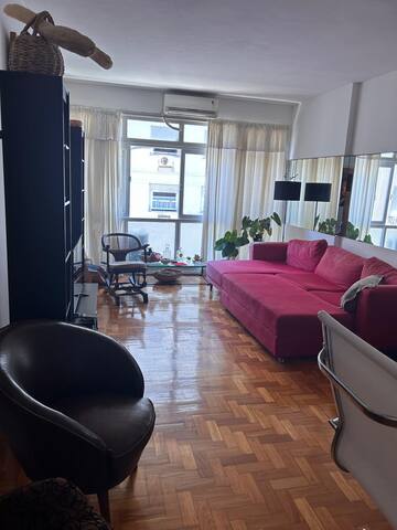 A passos da Praia de Ipanema.