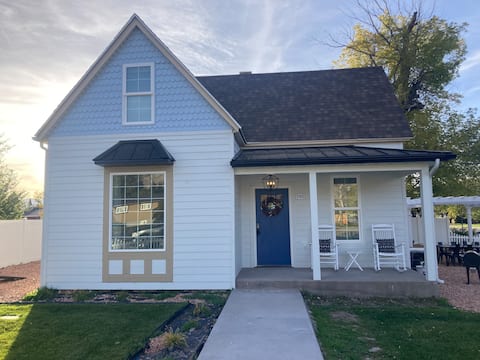 Fully Remodeled Cottage