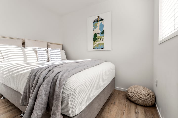 Spálňa 4 - kútik s manželskou posteľou (poznámka súkromná, ale bez dverí) sa nachádza v izbe Rumpus