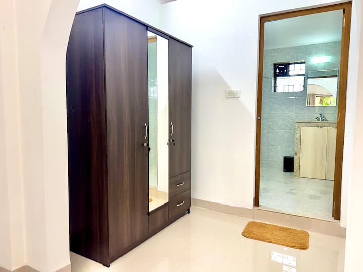 Bedroom 1 image 2