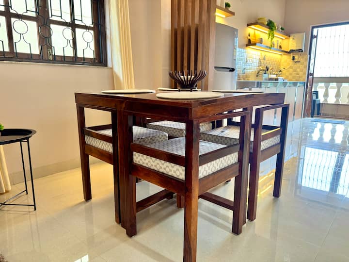 Dining area image 2