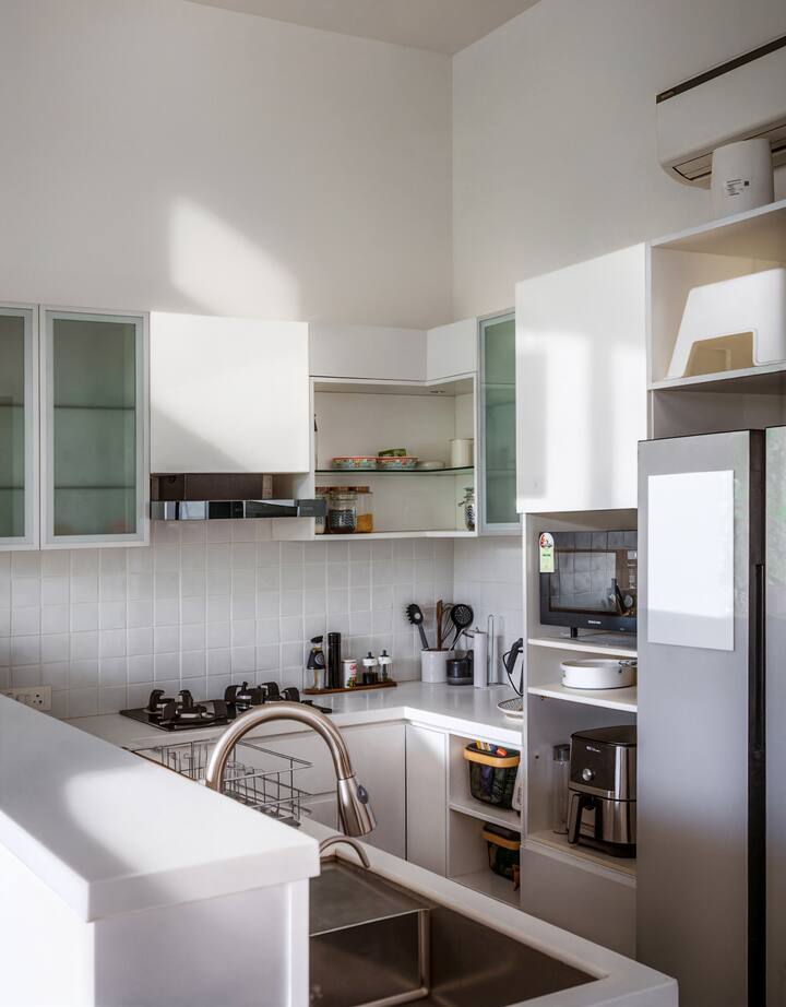 Full kitchen image 1