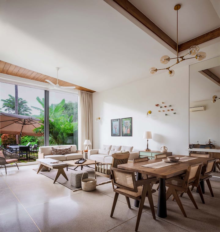 Dining area image 1