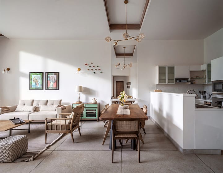 Dining area image 2
