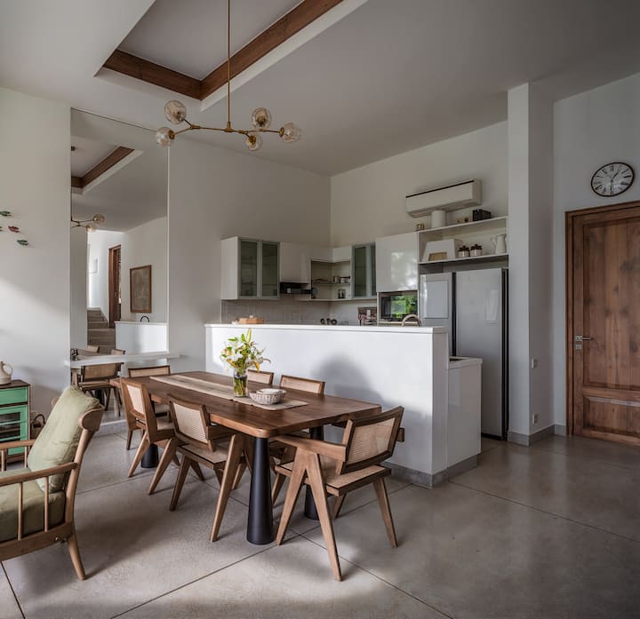 Dining area image 3