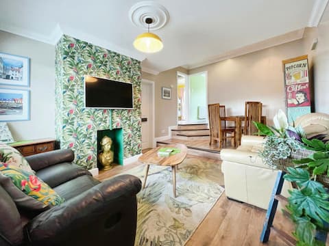 Successful Airbnb property: Cosy Bungalow Near Conwy Castle in Pensarn, Marl, Aberconwy, Castle, Deganwy