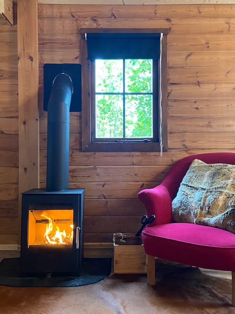 Unusual cottage with its "Ecottage" Jacuzzi