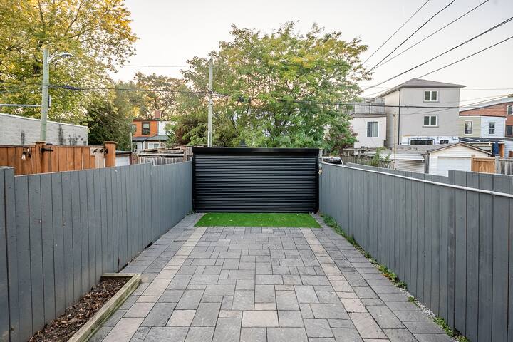 Beautifully Designed 4BR House – Sleeps 8! gallery image 5