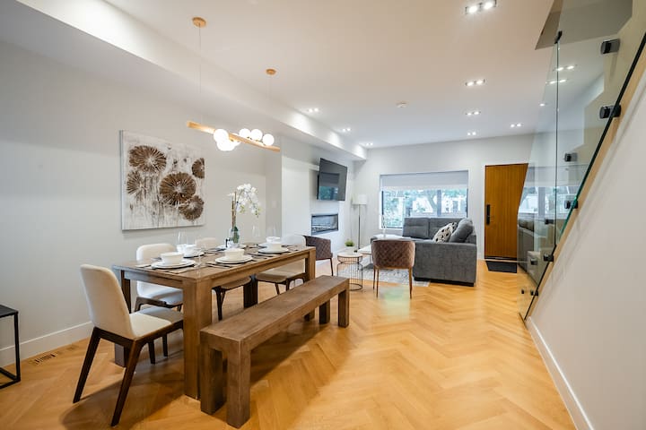 Beautifully Designed 4BR House – Sleeps 8! gallery image 2