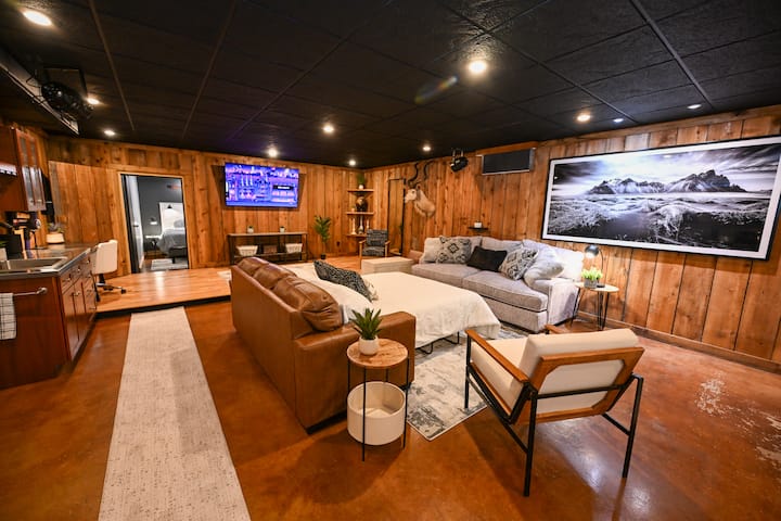 Lancaster's Speakeasy Cozycabin - Lancaster, OH