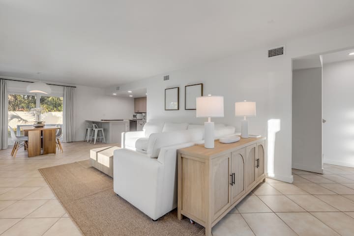 Modern Beachside Sunset A Villa- Beach/flagler Ave - New Smyrna Beach, FL