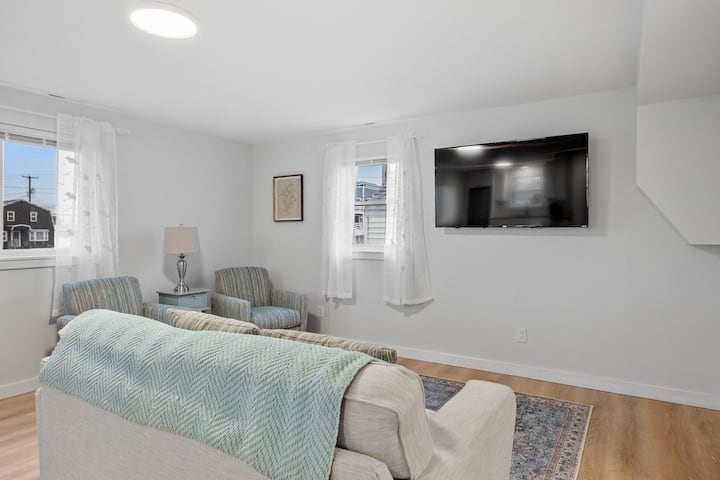 Home 5 Min Walk To Beach/boardwalk, Pets Ok! - Hampton Beach, NH