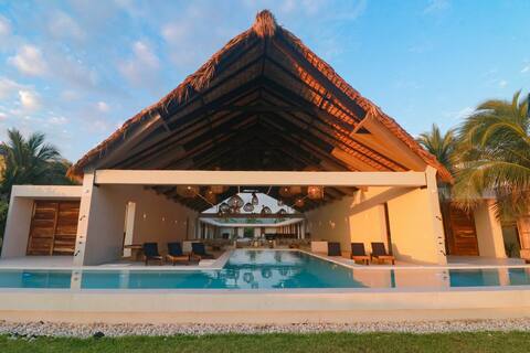 Stunning 10Bdrm Beachfront House