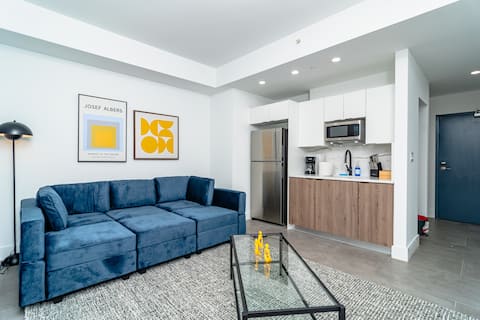 Top Airbnb: Bright 1BR w/ Netflix + King Bed Near Brickell in Orange Bowl