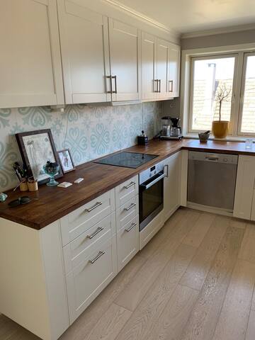 Beautiful and quiet location yet central. gallery image 4