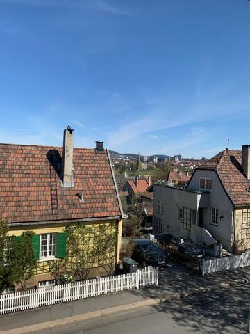 Beautiful and quiet location yet central.