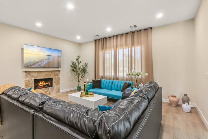 182 – Entertainer’s Dream: Luxury Pool & Spa gallery image 3